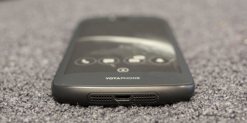 Illustration for article titled YotaPhone 2 Review: More Than a Gimmick, Less Than a Good Phone